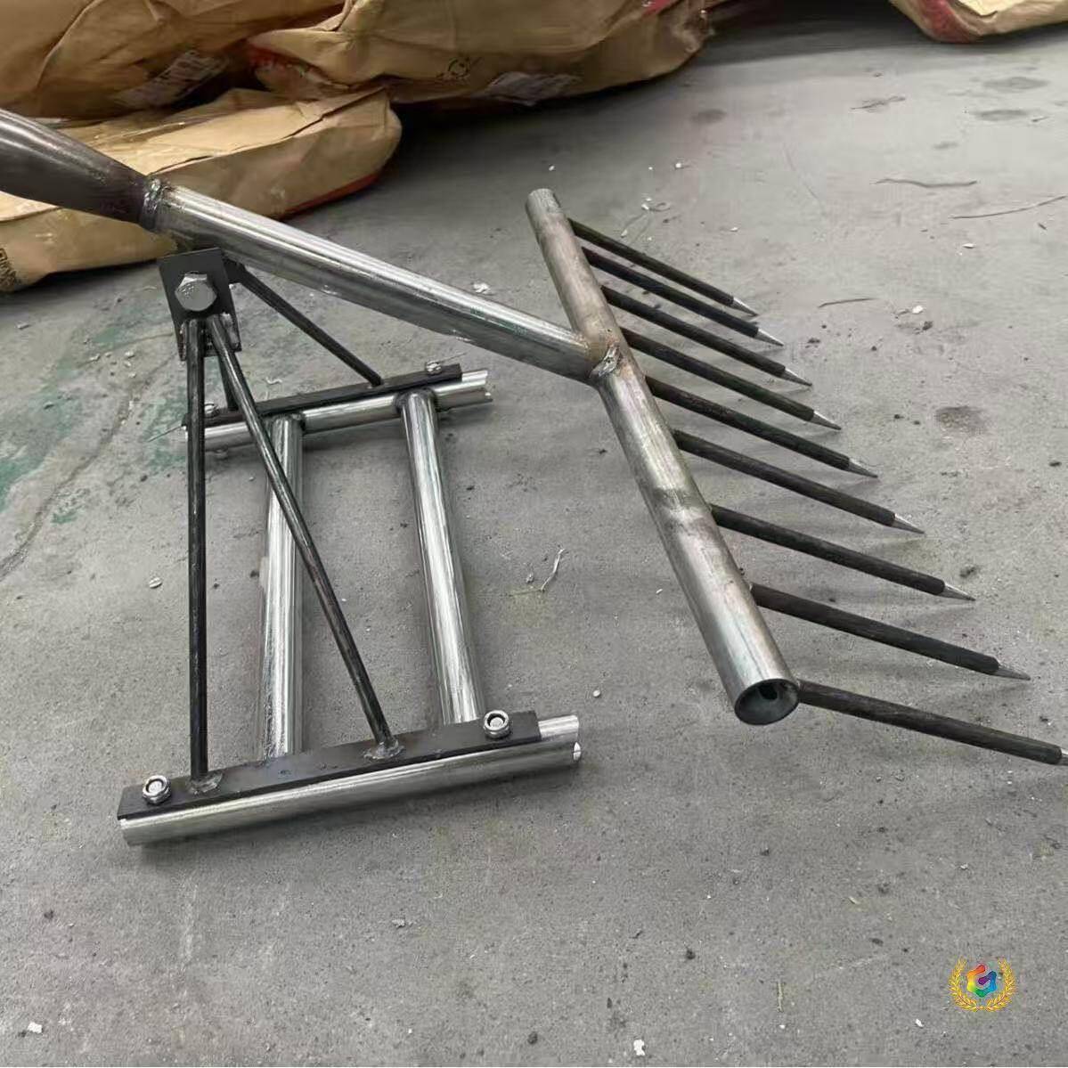 新款翻地松土农具钉耙钢叉农用犁园林翻土器手动工具大全开荒挖地