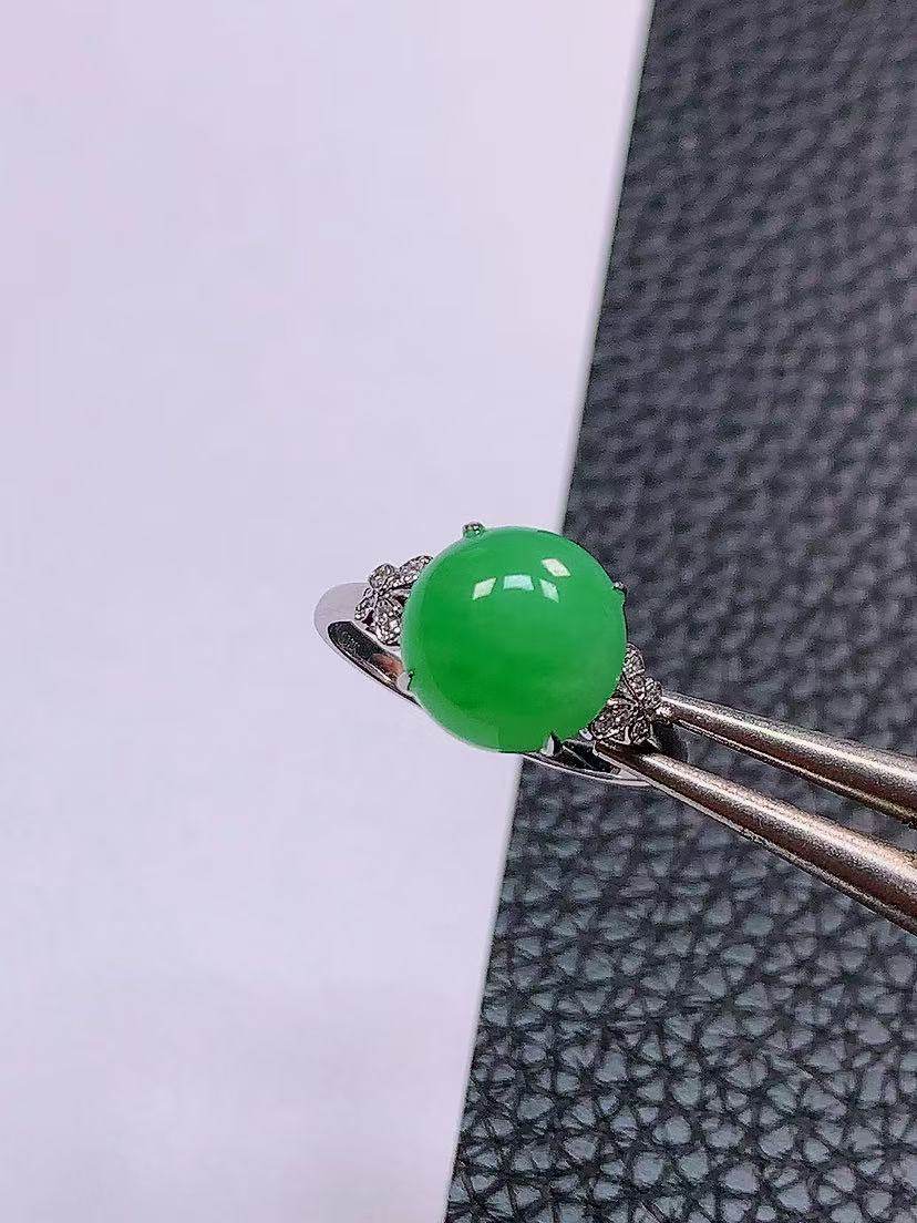 天然真品翡翠正品 水润细腻气质18k金镶嵌冰阳绿满阳色蛋面戒指