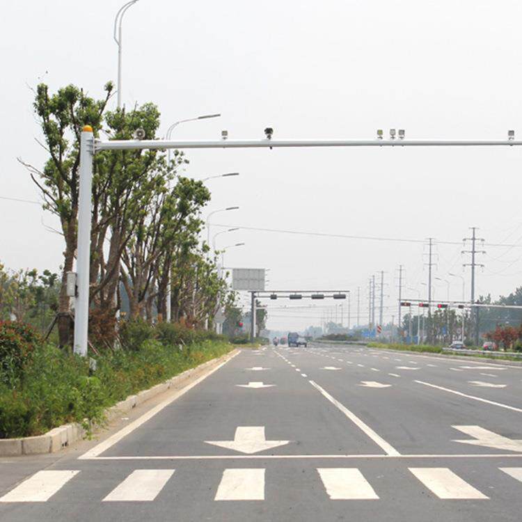 悬臂八角监控杆件6米7米8米交通监控杆可来图咨询户外防雷