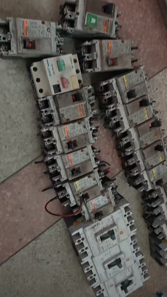 3月18日北京【京械2802】单位淘汰报废处置断路器21个（具体以实物为准，非专业人士谨慎竞拍）网络拍卖公告