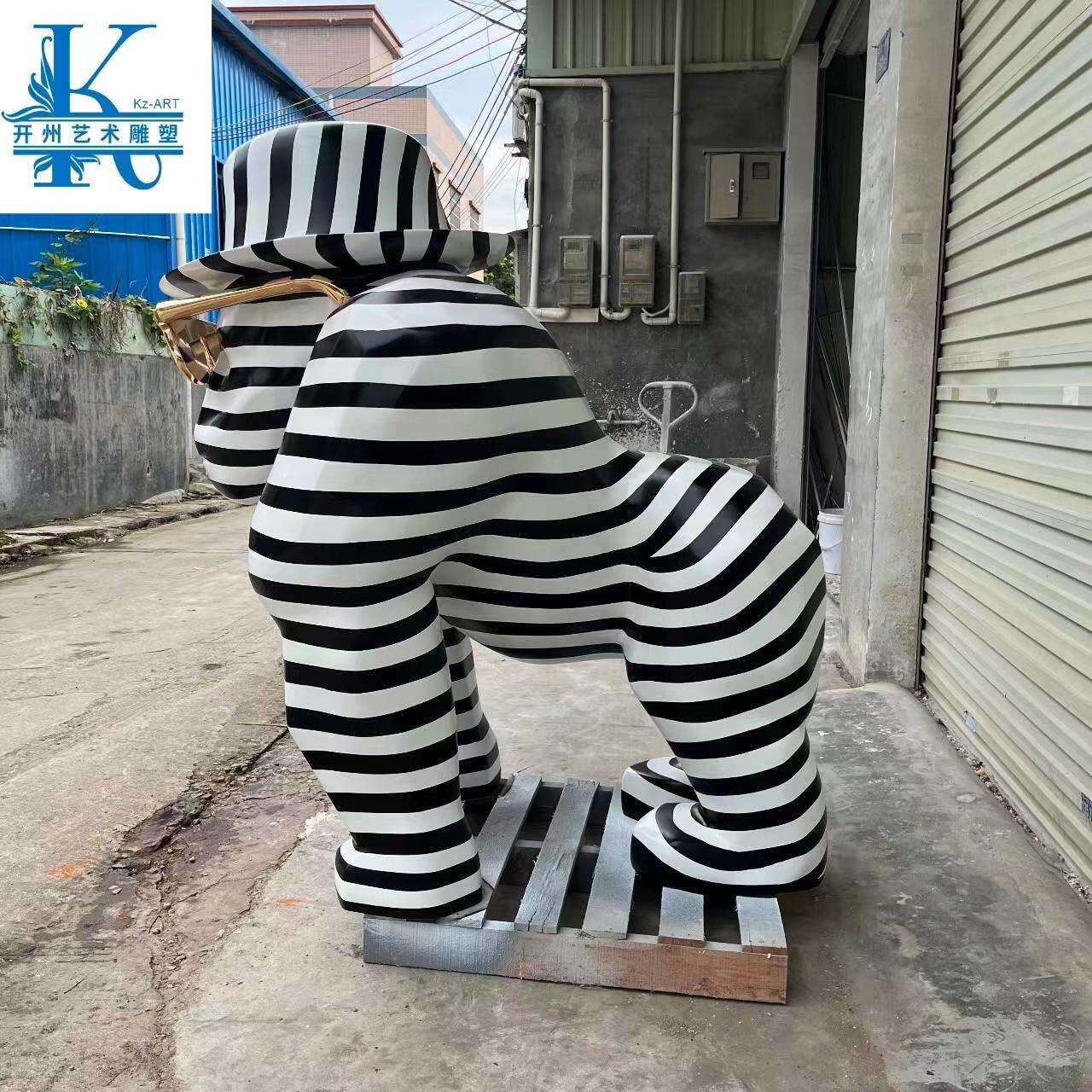 酒店大堂售楼部大型落地玻璃钢雕塑彩绘大猩猩商场美陈艺术品装置