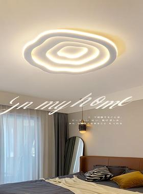 极简主灯卧室主卧房间2024年新款灯具现代简约创意网红云朵吸顶灯