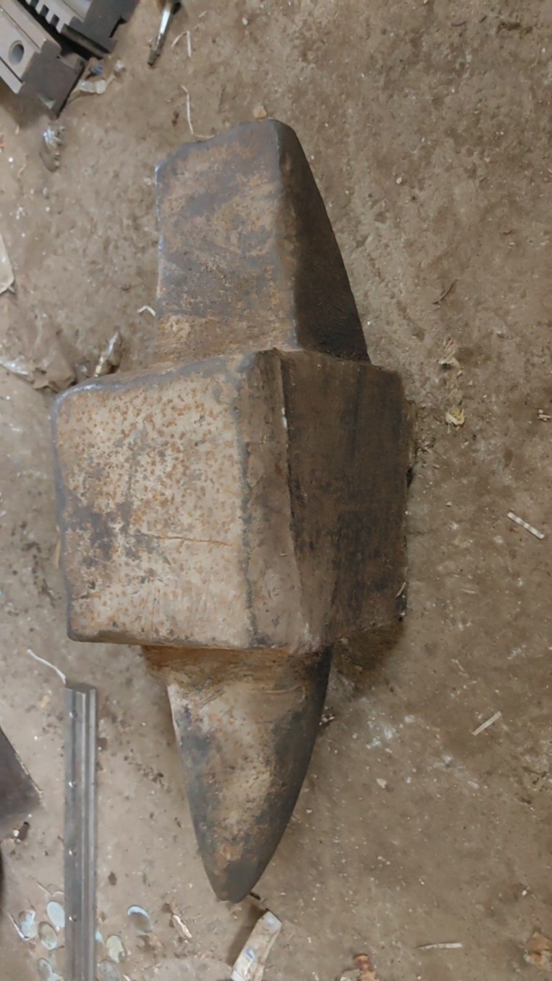 铁砧子，铁墩子，牛角砧砧子，净重66斤，实图拍摄，有明显的使