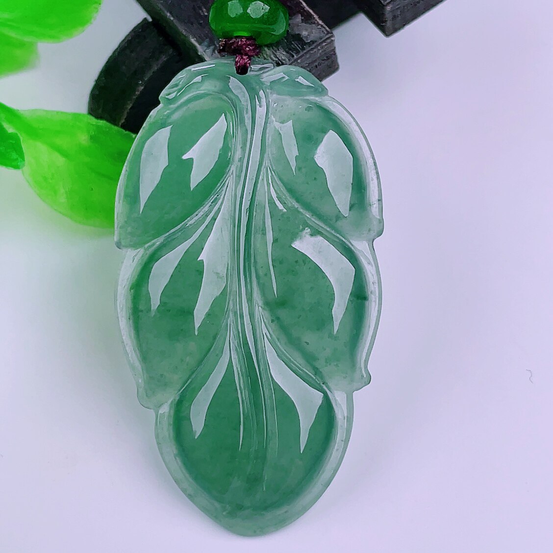 天然翡翠正品 冰透冰气质冰蓝水蓝水满色细腻精雕金枝玉叶吊坠图片