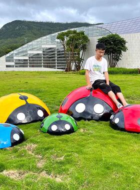 户外彷真七星瓢虫玻璃纤维雕塑园林风景区社区草坪甲壳虫昆虫井盖