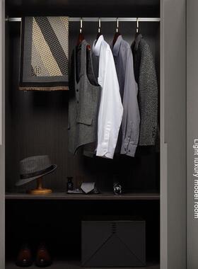 轻奢样板房间男士衣帽间衣柜卧室装饰品西装皮鞋摆件软装展厅陈列