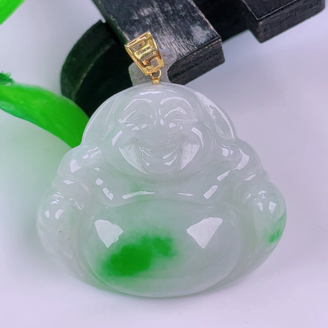 缅甸天然真品翡翠正品18k金扣头冰飘绿花高端闪拍佛公玉吊坠5.57g