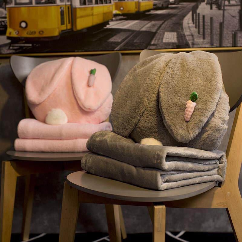 汽车抱枕被子两用午睡枕头加厚毯子二合一办公室车载靠枕四季通用