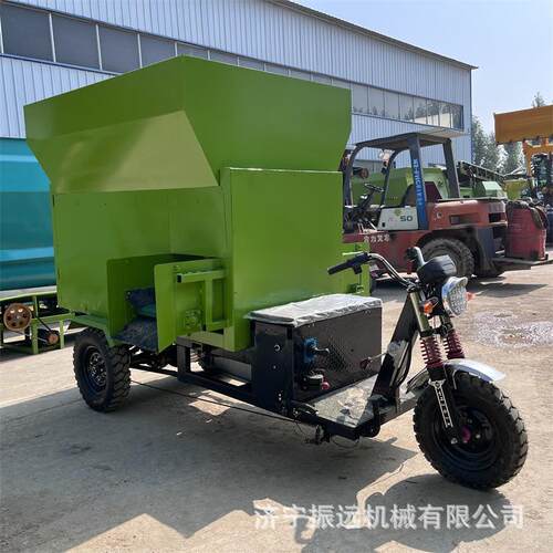 电动三立方撒草饲喂车牛羊草料搅拌撒料车畜牧养殖场投料车