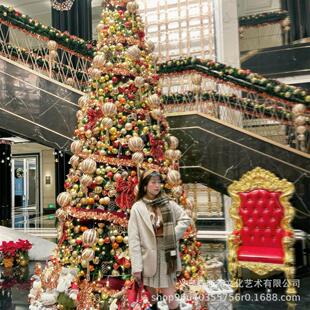 贵阳 户外大型圣诞树 亚克力圣诞树商务酒店装置 蝶恋花灯光美陈