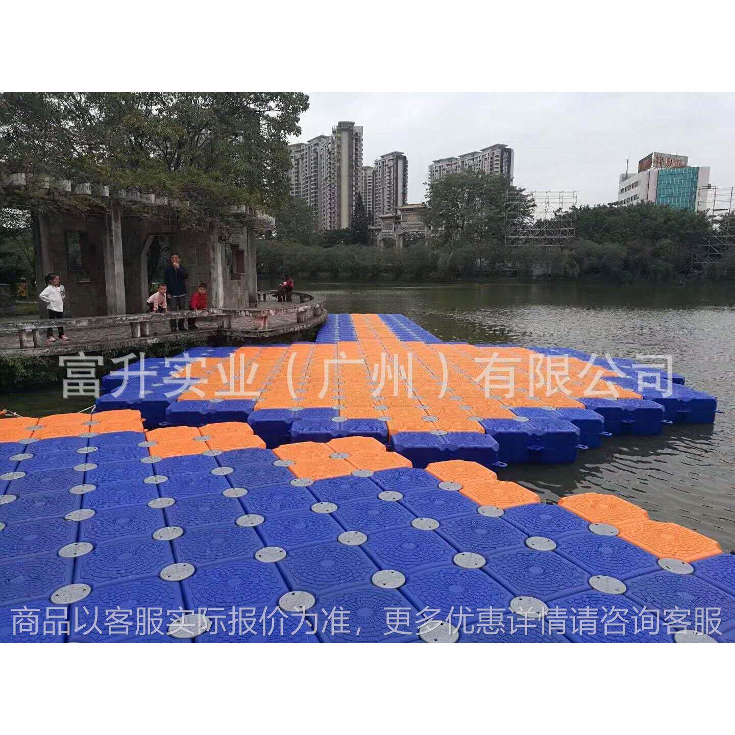 广东厂家质保五年塑料浮筒 海上浮箱码头快艇停靠型泊位浮桥