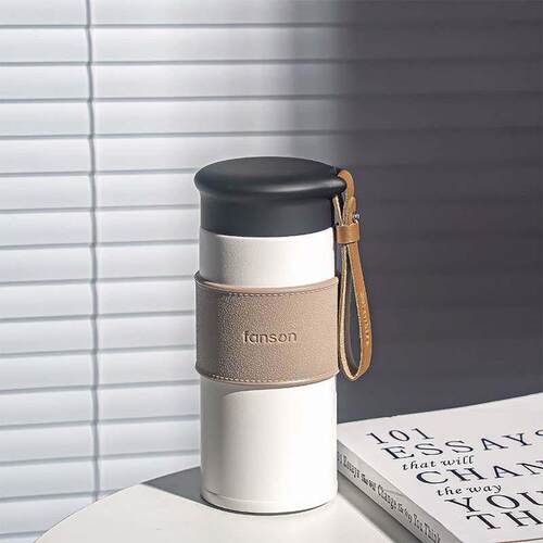 High aesthetic value car mounted water cup with insulatedcup