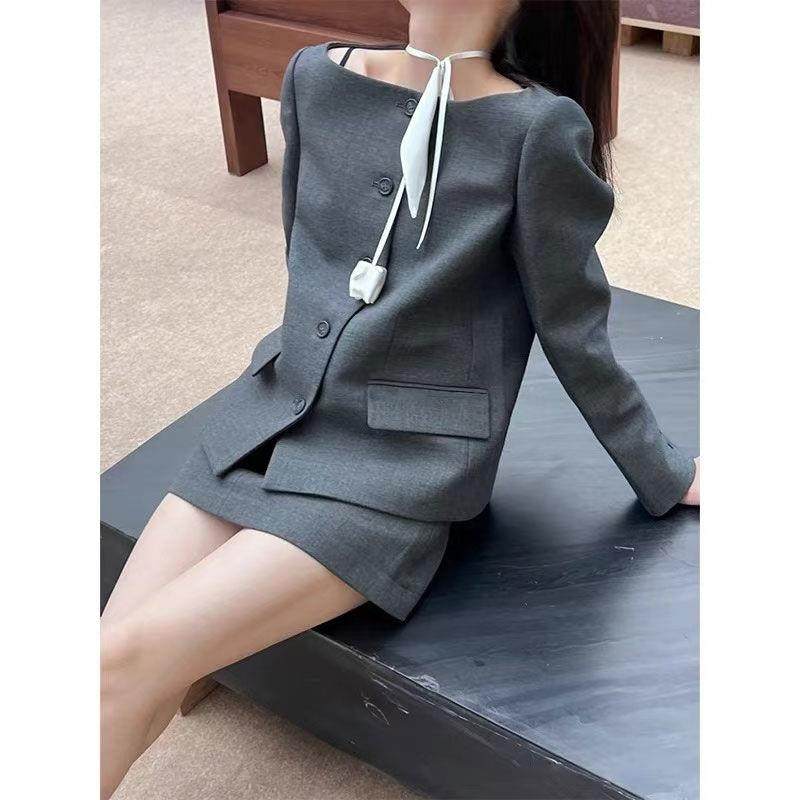 盐系穿搭高级感御姐范灰色西装外套修身短裙套装秋季新款优雅通勤