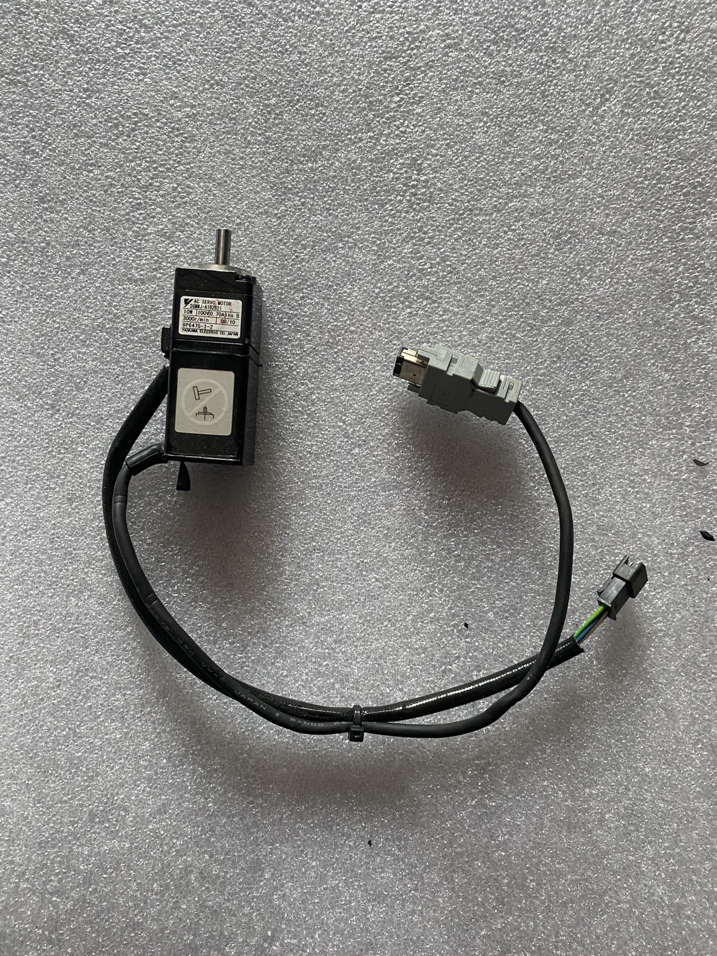 安川电机SGMMJ-A1B2B21电机