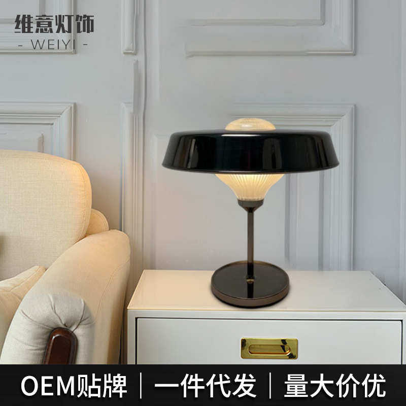玻璃黑色台灯北欧简约设计感卧室床头灯铁艺铝材高级感台灯中山