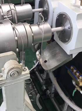 PVC塑料管材生产线 波纹落水排水管材设备 通信管材挤出机器