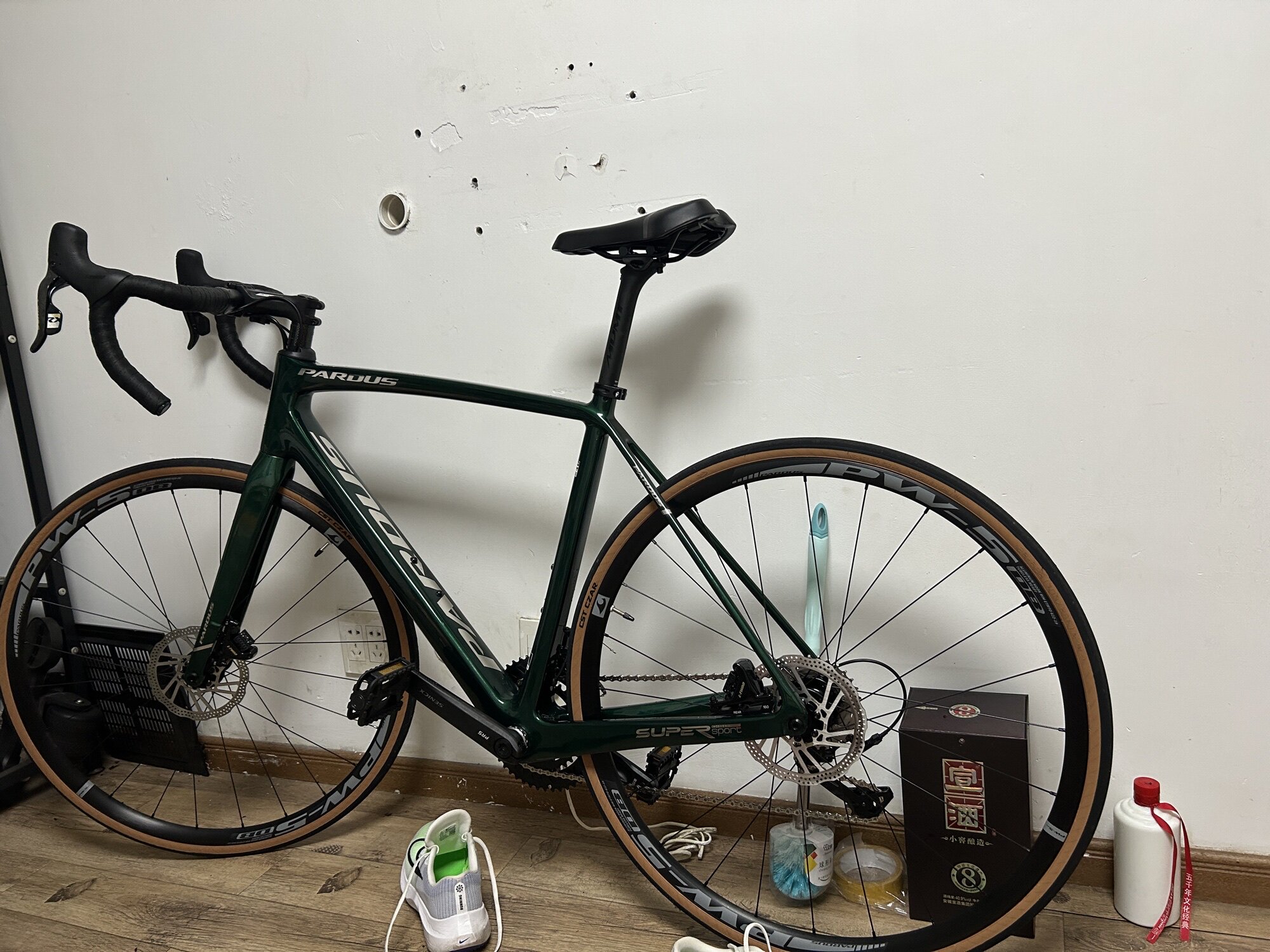 Карбоновый шоссейный велосипед PARDUS Super Sport Shimano 105 дисковые тормоза внутренняя проводка эндуранс photo review