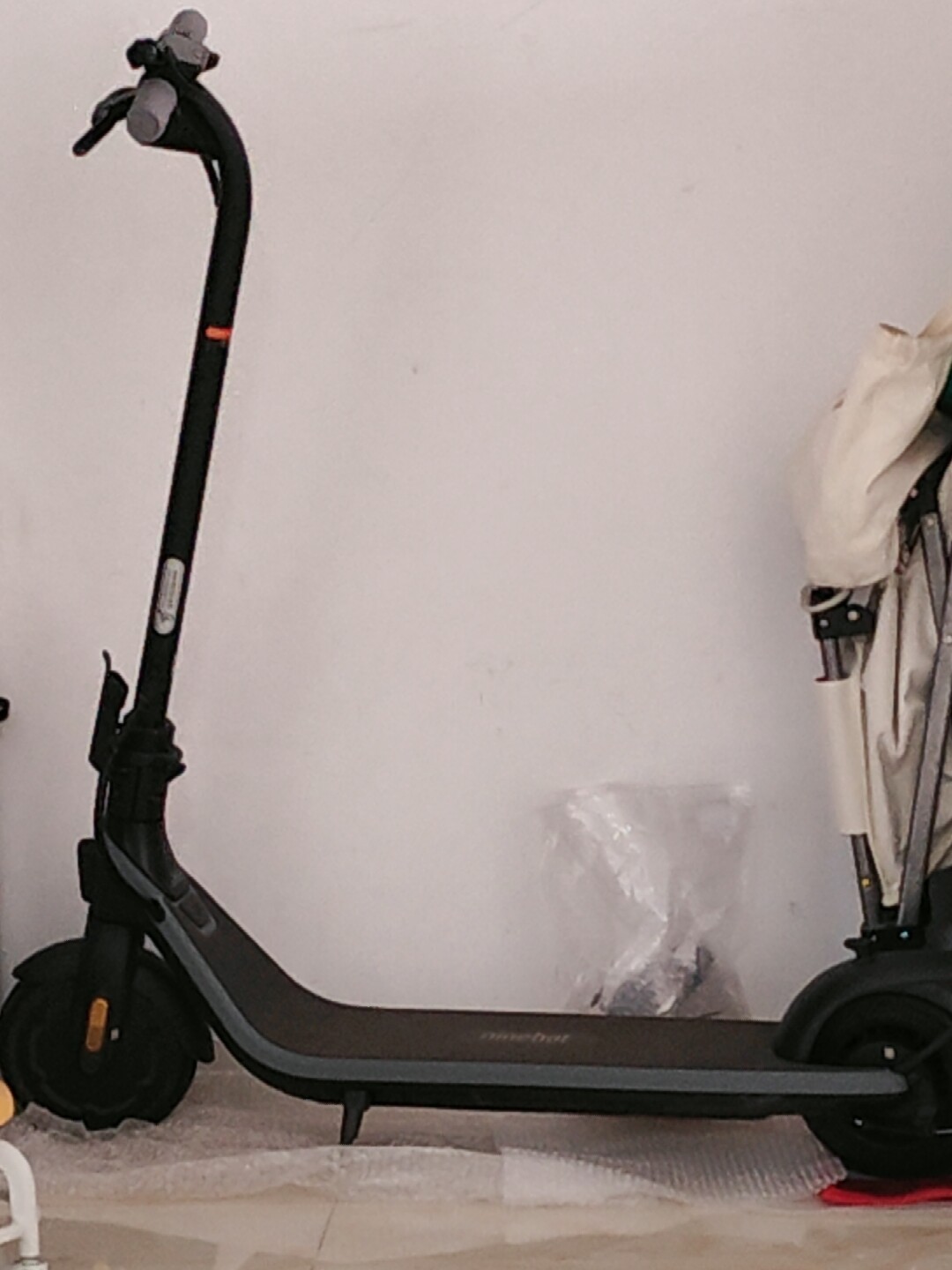 Электросамокат Ninebot KickScooter серия E2: большой экран 2.8", шины 8.1", складной городской самокат для взрослых photo review