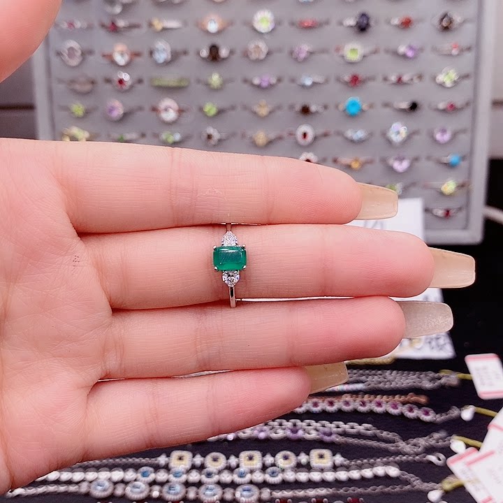 工厂直供天然彩宝量大价优