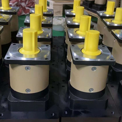 SAF77-Y1.1KW-NA5.8-M1A十字换向箱 GKAF87A锥齿换向箱