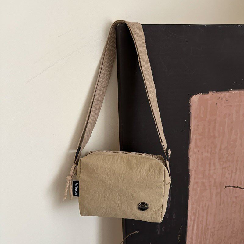 2025小方包马卡龙色牛津布新款防水轻便刺绣休闲肩清新手机尼龙