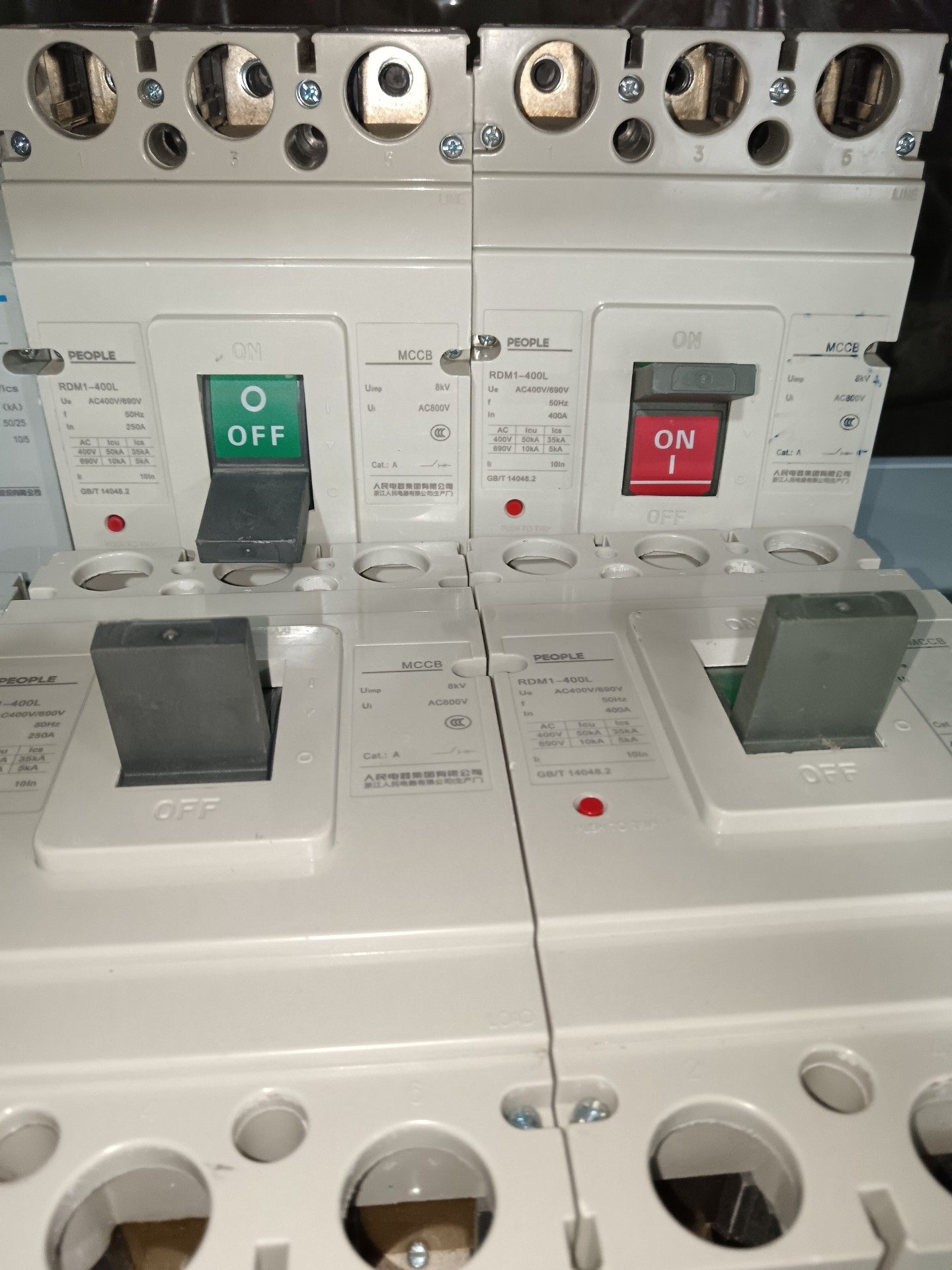 人民拆机400A断路器两台，250A大体断路器两台，跟400
