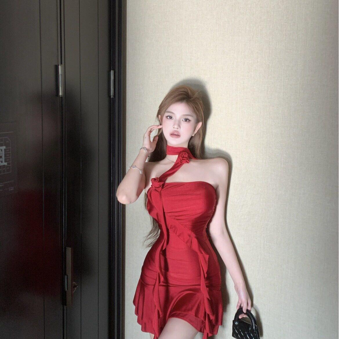 辣妹甜美不规则荷叶边红色抹胸吊带连衣裙女性感低胸字度假短裙