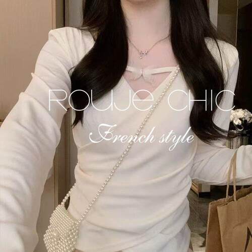 法国rouje chic春季杏色交叉V领修身长袖T恤女法式收腰洋气打底衫