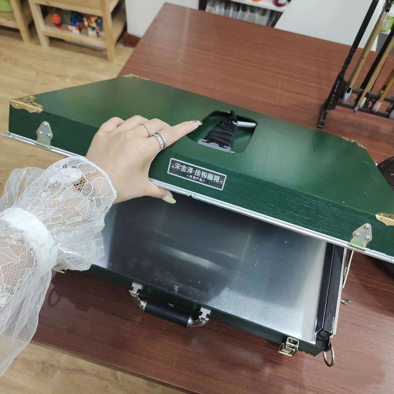 宋金泽油画箱棕色挂钩户外便携画箱产品手工写生木质大号垒德株