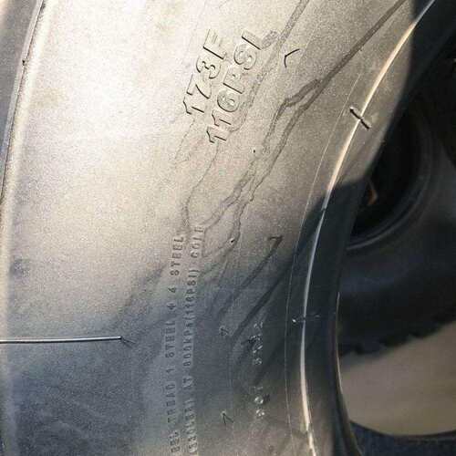 厂家供应 前进风神油罐车轮胎525/65R20.5油田运输车轮胎