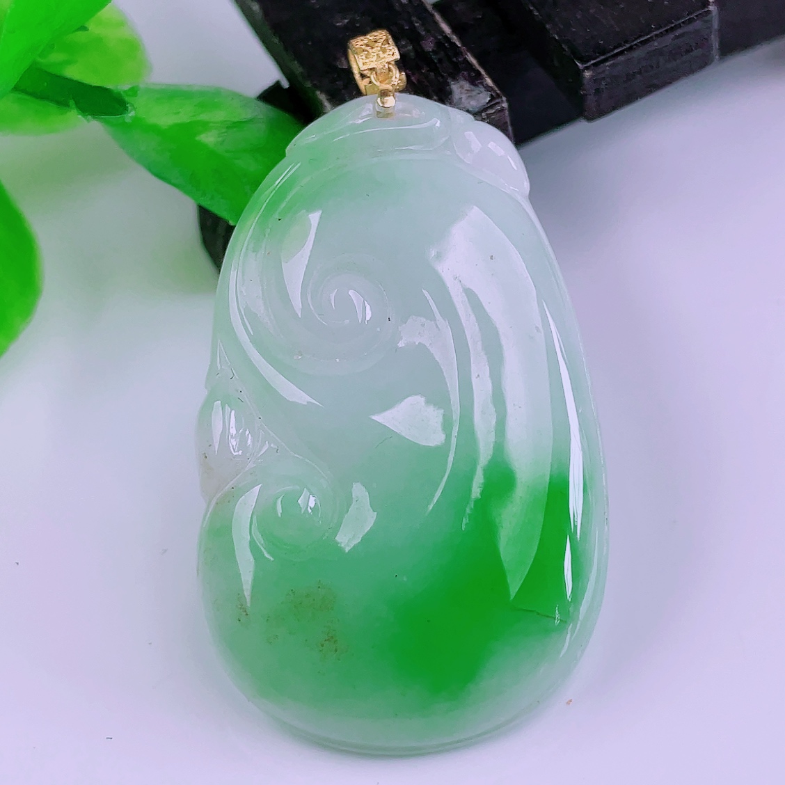 缅甸天然正品翡翠18k金扣头冰飘阳绿花高端闪拍如意玉石吊坠7.27g