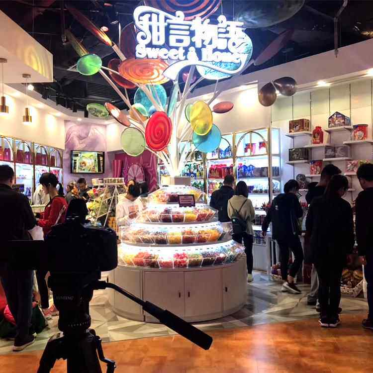 波板糖透明树脂雕塑艺术品迪拜连锁商场橱窗美陈互动舞台气氛道具