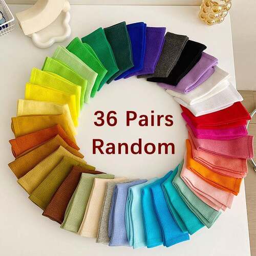 O 92195 Colorful Mid-Calf Socks 彩色中筒袜