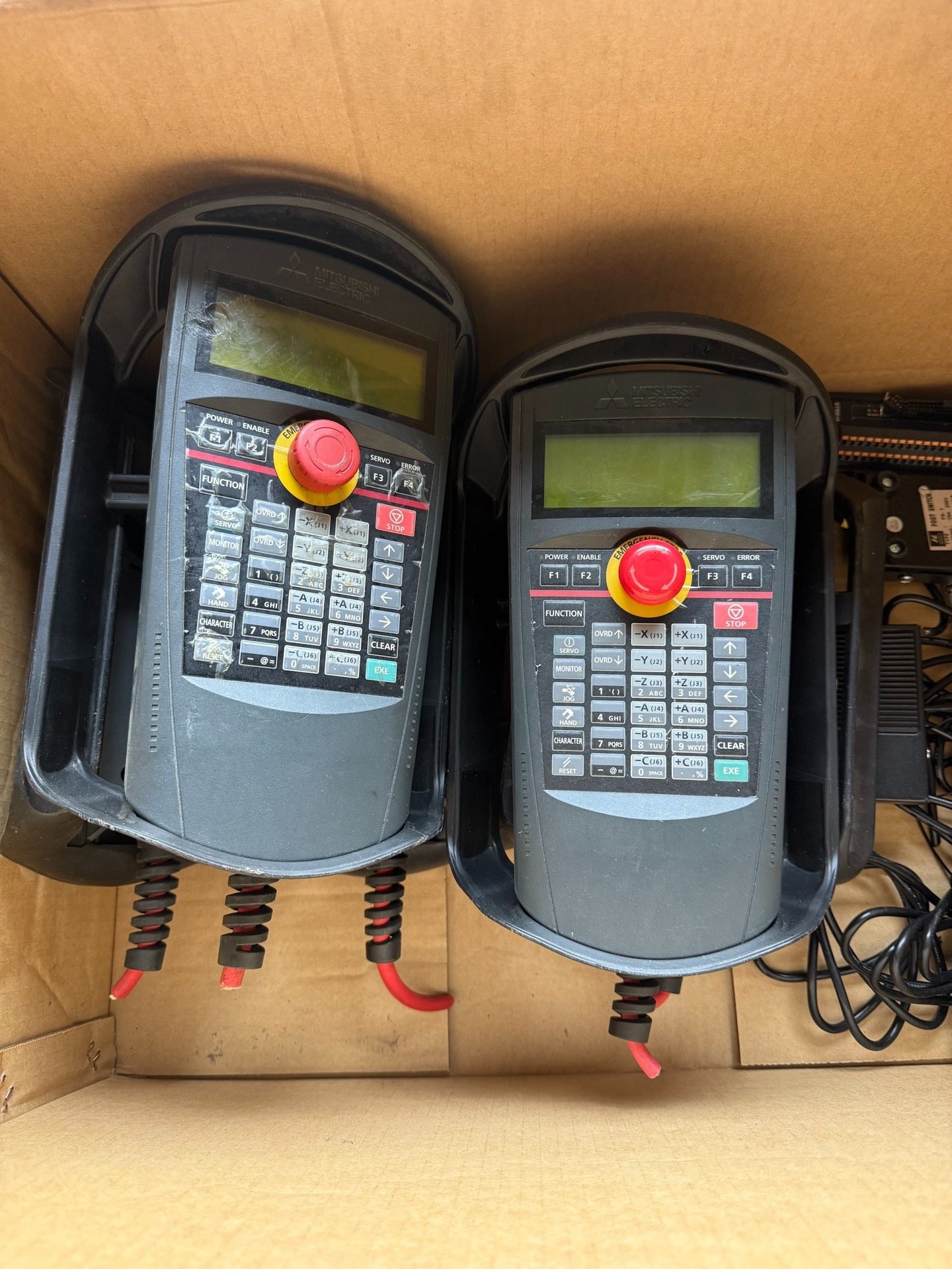 三菱示教器R33 TB剪线5个。成色如图用到的老板来拍。