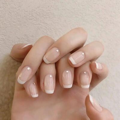 24pcs French White Side False Nails Wearable Rhinestone Desg