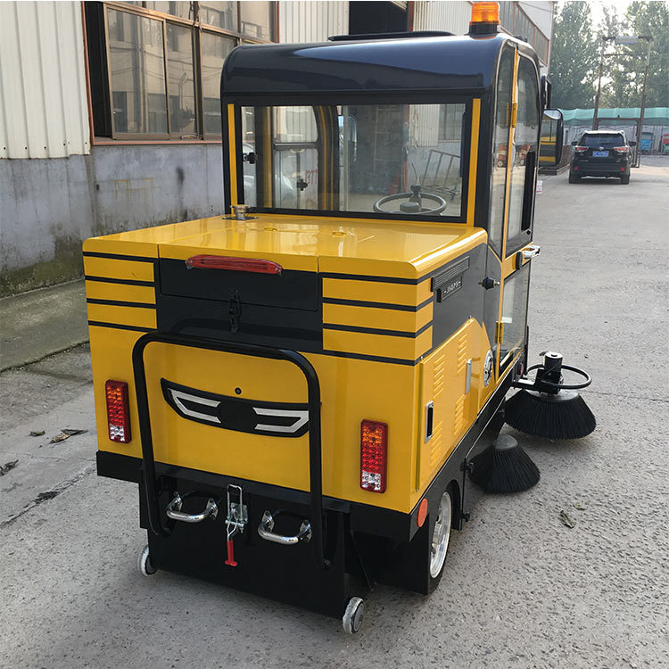全封闭扫地车 驾驶式电动扫地机四轮扫地车