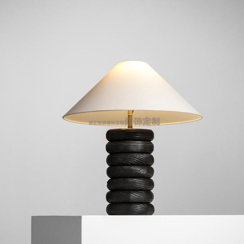 工厂直销侘寂风客厅样板间木艺纹理黑色创意复古卧室伞形灯罩台灯
