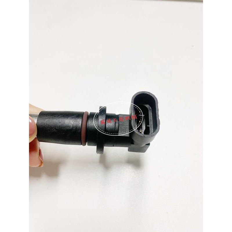 新品挖掘机卡特M315D C4.2 C4.4变速箱转速传感器2384676配件付转