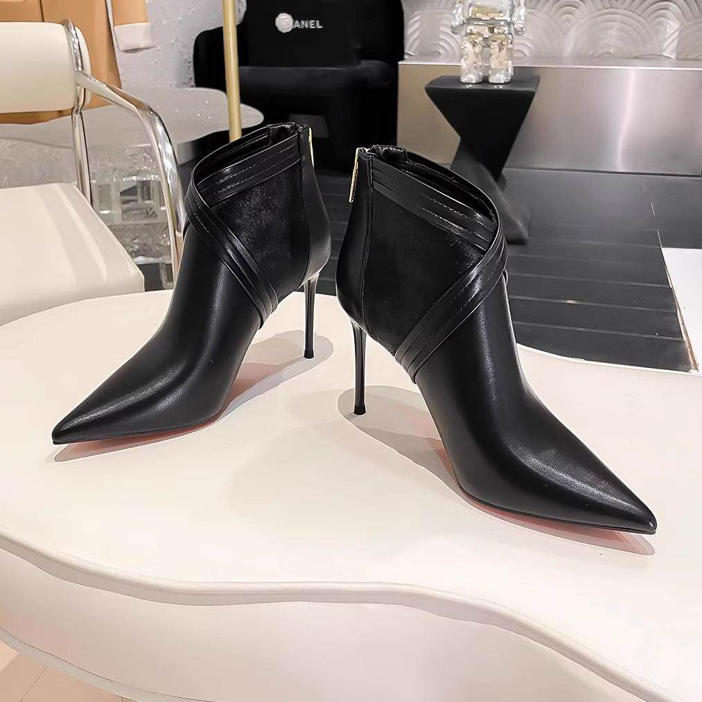 QVU~专柜品质！法式优雅短靴女秋冬款黑色拼接尖头时尚及踝瘦瘦靴