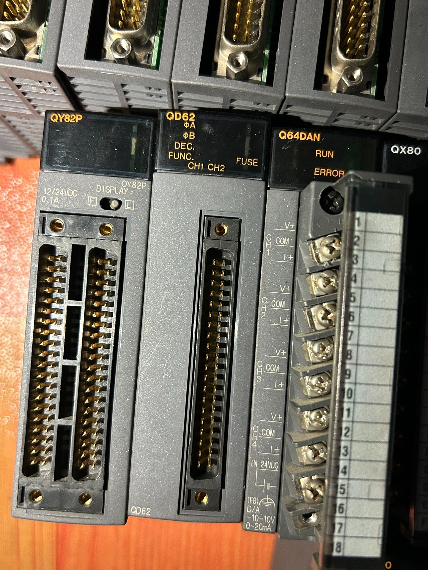 三菱PLC模块qy82p q64dan qd62