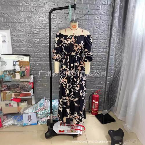 Long skirt with one collar print dress 长裙一字领印花连衣裙