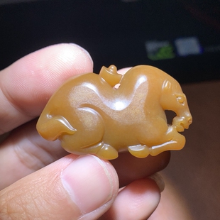 大漏！马到成功 新疆和田玉黄沁籽料生肖马挂件吊坠24.5克 拍卖