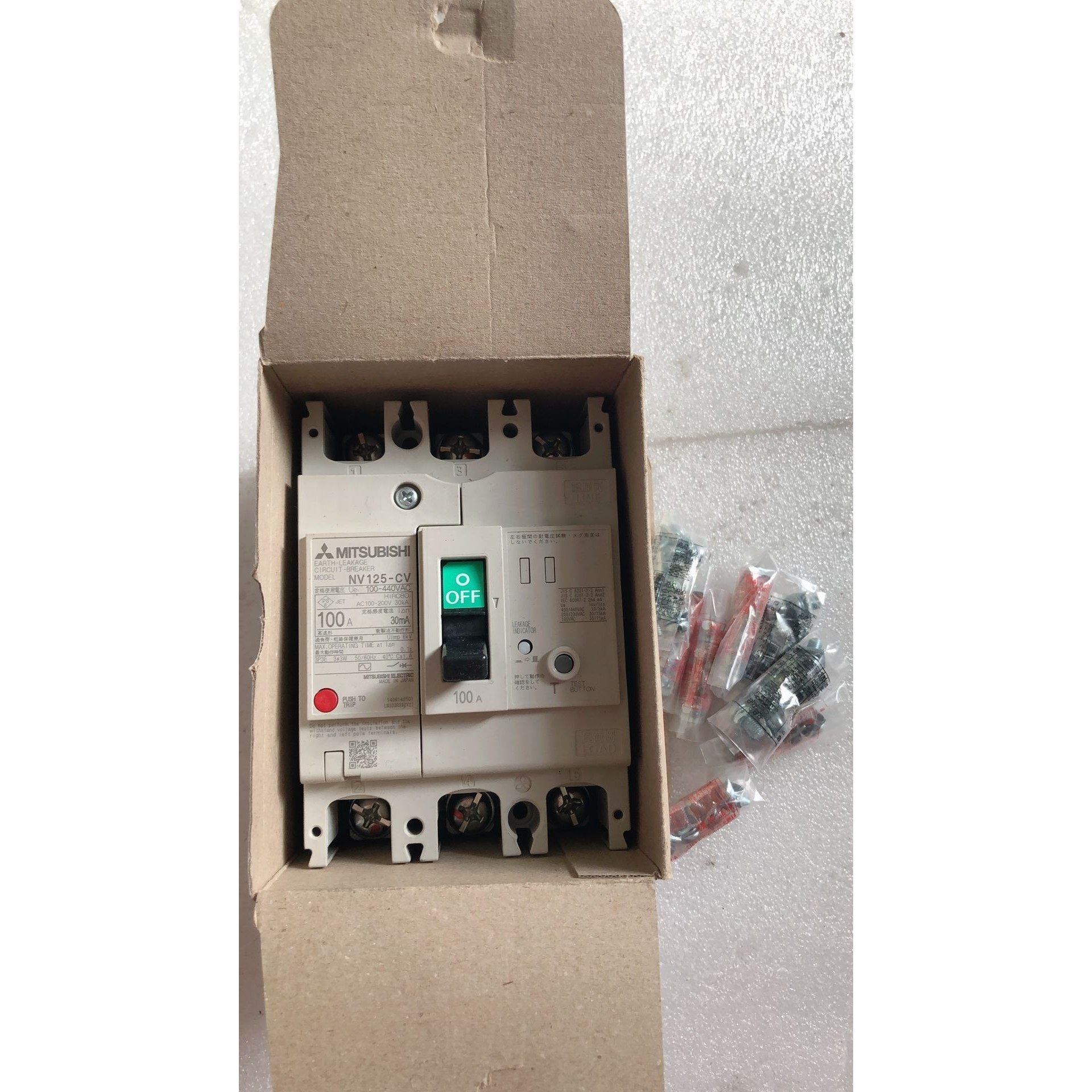 全新原装 Mitsubishi  NF125-CV 3P 125A 实物拍摄 现货