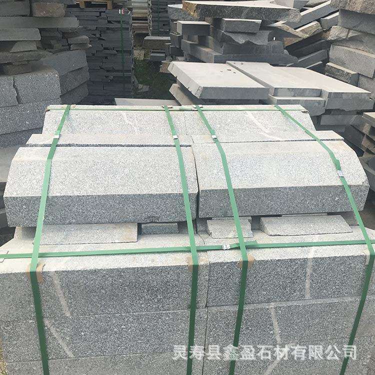 路沿石 花岗岩直角路边石 道路侧石芝麻黑石材马路用踏步石高硬度