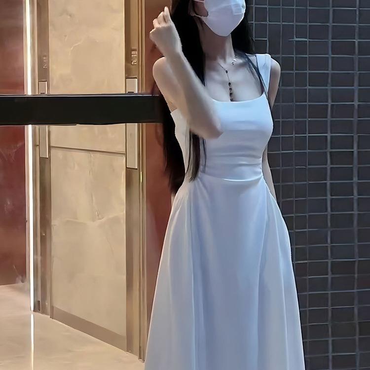法式高级感白色吊带连衣裙女2024夏季新款茶歇初恋收腰显瘦长裙女