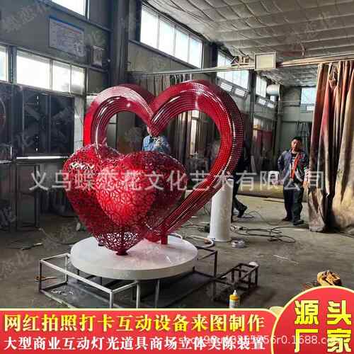 场景区美陈布置道红色爱互动道商OPJ具节心日活动具摆件热气球雕