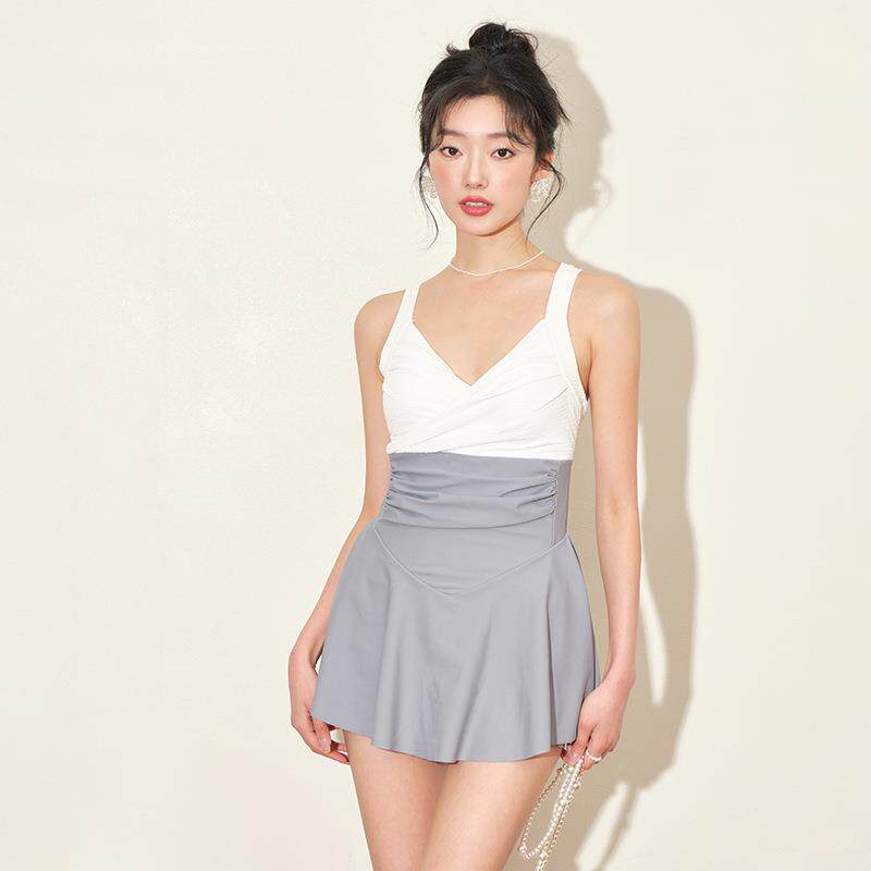 日韩新款女士连体拼色吊带挂脖款式遮肚显瘦高级简约温泉度假泳衣