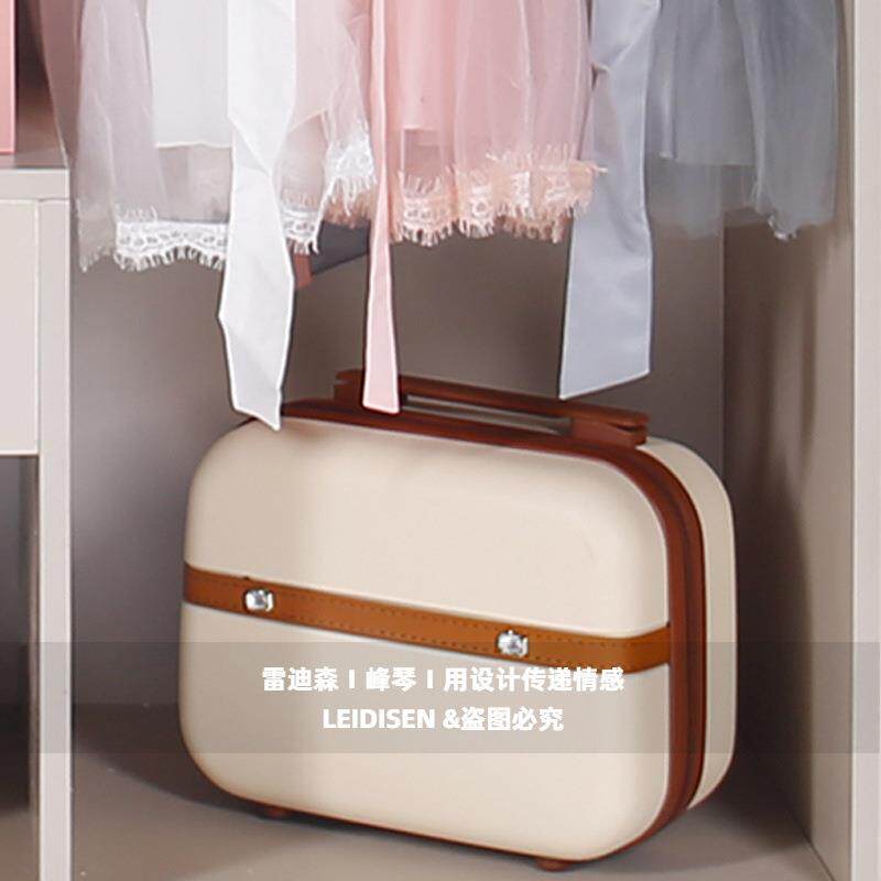 简约现主代室轻奢样板240804房儿童房女童装卧柜摆件装饰品衣帽间