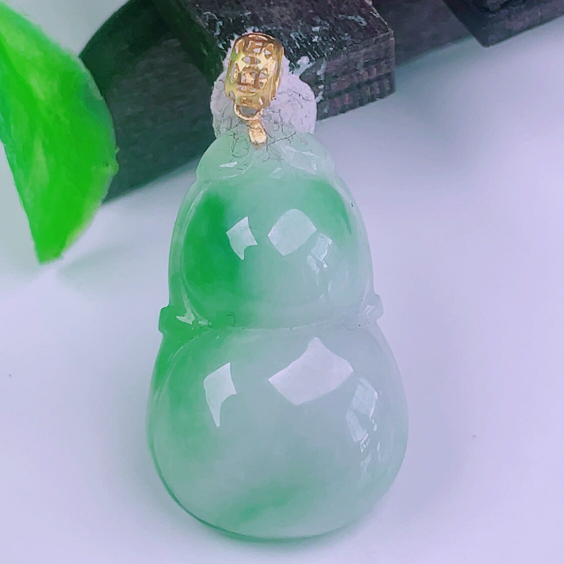 缅甸天然真品翡翠18k金扣头冰飘绿高端精品珠宝闪拍葫芦玉石吊坠