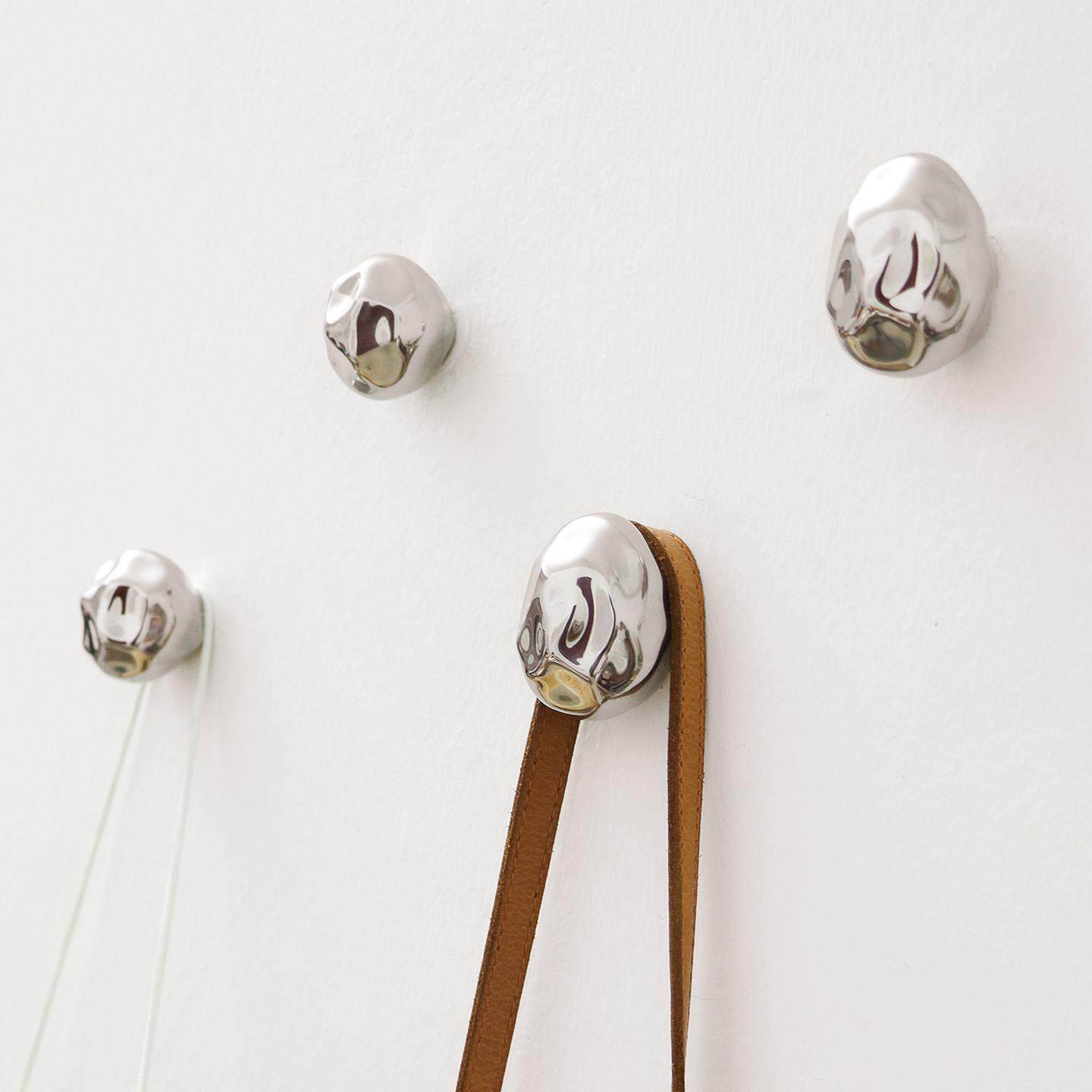 轻奢派入户玄关创意挂钩锤纹石头免打孔门口高级感银色挂衣钩墙上